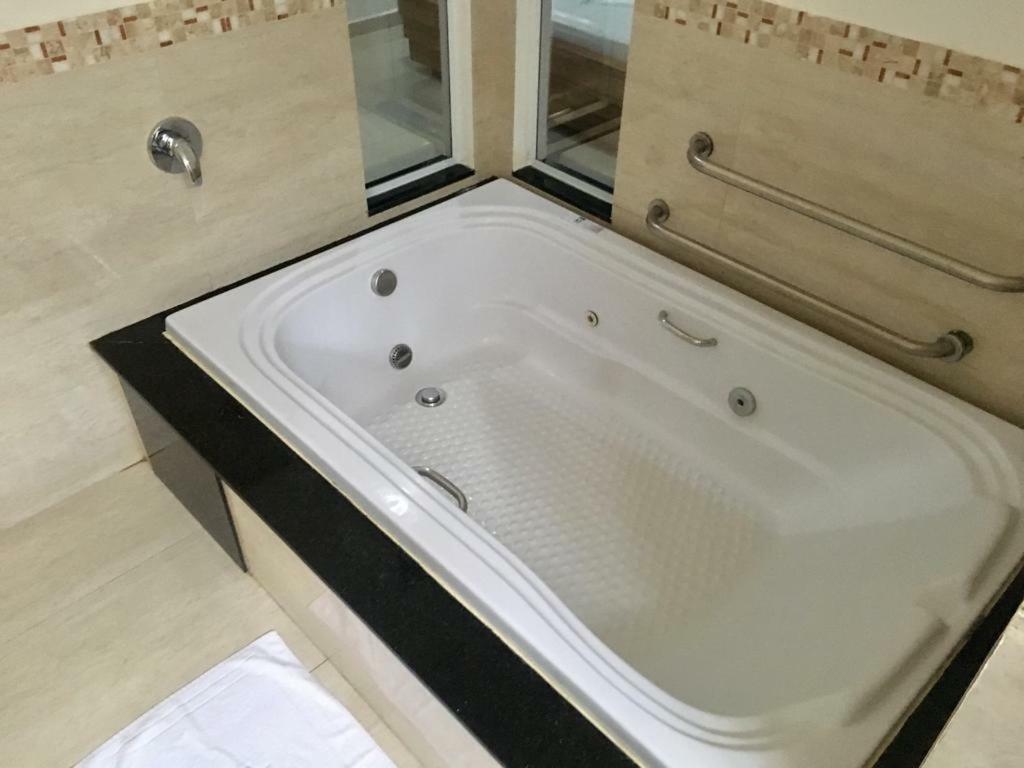 Paulista Hot Tub Rentals - Brazil